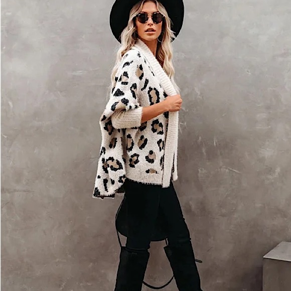 ☃️BOGO50%☃️ 🆕🌿C+D+M: CREAM Fuzzy Animal Print Cardigan SMALL LARGE - Picture 8 of 8